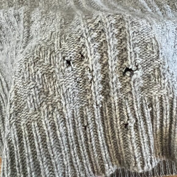 Vintage 70s Highland Knitting Mills Grey Wool Knit V-Neck Sweater - Med (FLAWS) - Picture 10 of 10